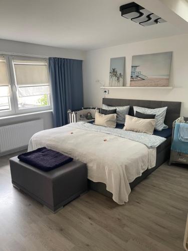 a bedroom with a large bed with a blue and white blanket at Ostsee Ferienwohnung Möwengasse in Travemünde
