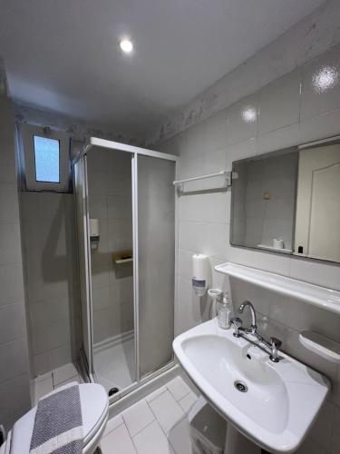 Koupelna v ubytování Mark Hotel