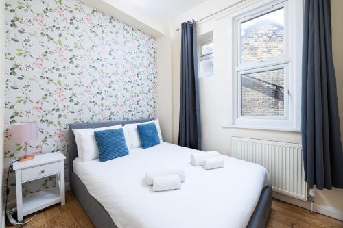 a small bedroom with a bed and a window at Charmstay King's Cross in London