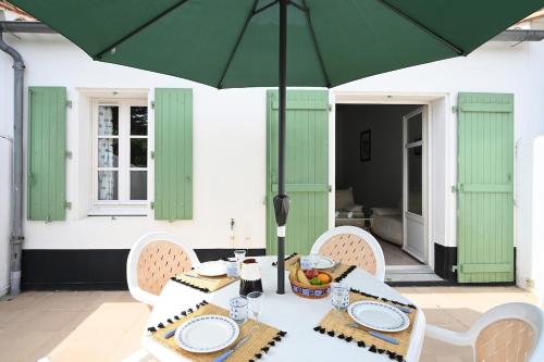 080 Domaine 80 Courtyard, pool, tennis