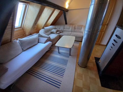 Khu vực ghế ngồi tại Tubej apartments