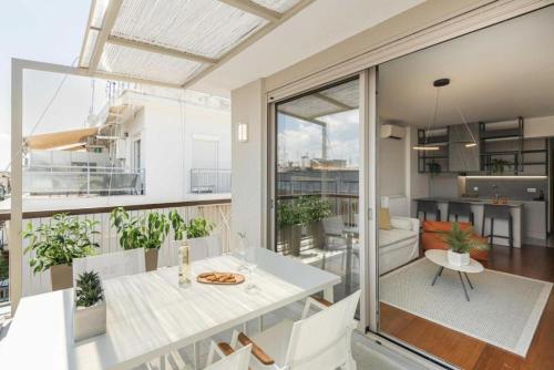 Elegant Mountain-view Apartment next to seaside