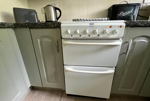 Η κουζίνα ή μικρή κουζίνα στο Entire apartment in Sligo Town