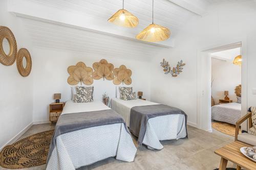 a bedroom with two beds and a mirror at Craveira Country House - Monte da Craveira in Sonega