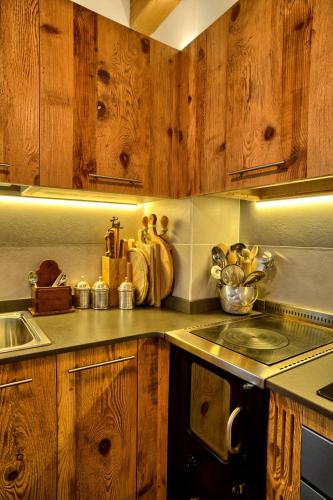 Albergo Diffuso Tolmezzoにあるキッチンまたは簡易キッチン