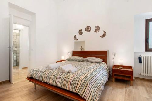 a bedroom with a bed with two towels on it at Dimore di Bacco in Rutigliano