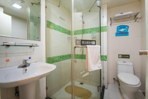 Ένα μπάνιο στο 7Days Inn Changshou Road Subway station
