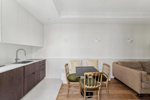 Photo de la galerie de l'établissement Au coeur du quartier St Germain, à Paris