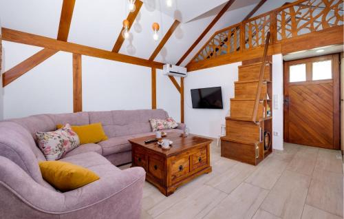 a living room with a couch and a table at Cozy Home In Klostar Ivanic With Sauna in Kloštar Ivanić