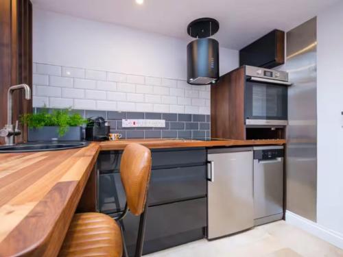 Η κουζίνα ή μικρή κουζίνα στο Studio37 - A cosy stylish central hideaway Pass the Keys