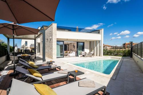 Luxuriöse Villa Mit Pool Und Whirlpool In Porec