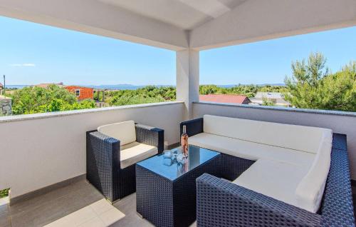 Cozy Apartment In Vir With Wifi