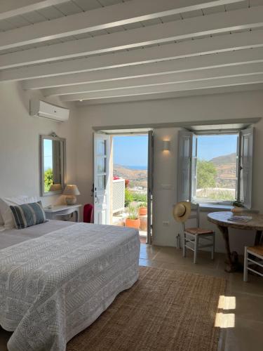 Postel nebo postele na pokoji v ubytování A Patmos Studio