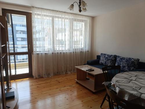 Venelin's Sunny Apartment With Parking Space