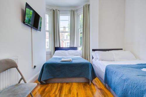 Postel nebo postele na pokoji v ubytování Harriet Gardden Hotel