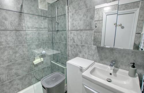 Studio Antibes Centre ville - Parking WIFI Climatisation - LIMESTAY photo 11