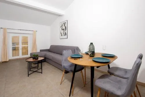 Élégance au Cœur du Vieil Antibes 2 Chambres climatisation 6 personnes photo 1