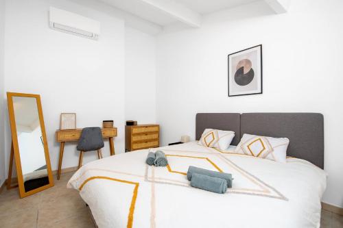 Élégance au Cœur du Vieil Antibes 2 Chambres climatisation 6 personnes photo 6