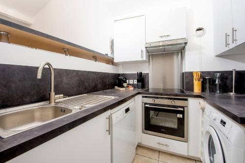 Élégance au Cœur du Vieil Antibes 2 Chambres climatisation 6 personnes photo 9