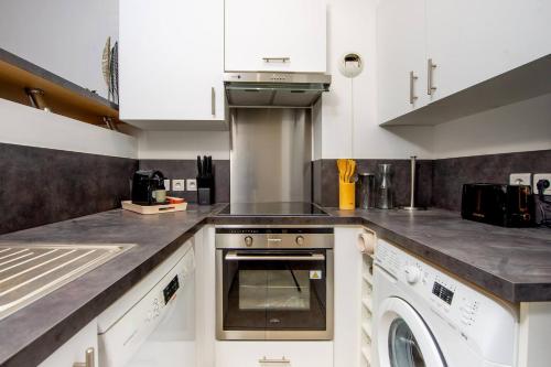 Élégance au Cœur du Vieil Antibes 2 Chambres climatisation 6 personnes photo 10