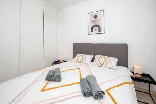 Élégance au Cœur du Vieil Antibes 2 Chambres climatisation 6 personnes photo 13