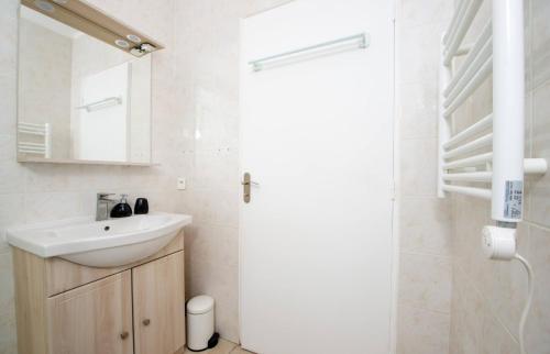 Élégance au Cœur du Vieil Antibes 2 Chambres climatisation 6 personnes photo 15
