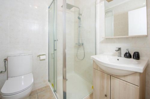 Élégance au Cœur du Vieil Antibes 2 Chambres climatisation 6 personnes photo 14