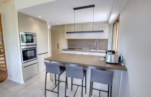 Duplex Vieil Antibes 3 chambres Parking avec vue mer Wifi - LIMESTAY