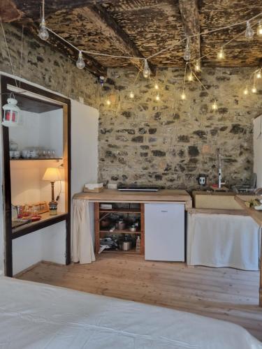 a kitchen with a counter and a table with a mirror at Pace attraverso gli occhi in Perledo
