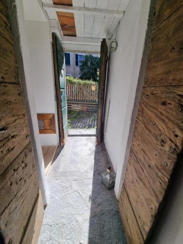 an empty hallway with wooden doors in a house at Pace attraverso gli occhi in Perledo