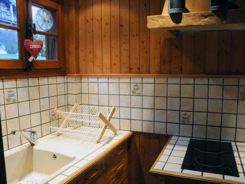 ภาพในคลังภาพของ Chalet 3* cosy aux Gets, Wi-Fi, 450m télécabine, 2 chambres, parking privé, balcon sud/est - FR-1-671-40 ในเลส์เฌต์