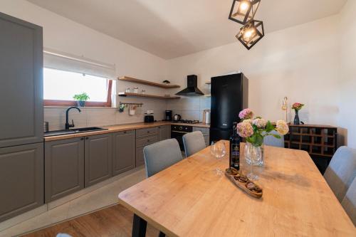 Seafront apartment Elona