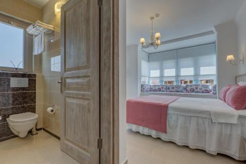 Postel nebo postele na pokoji v ubytování BELLAPİETRA Hotel