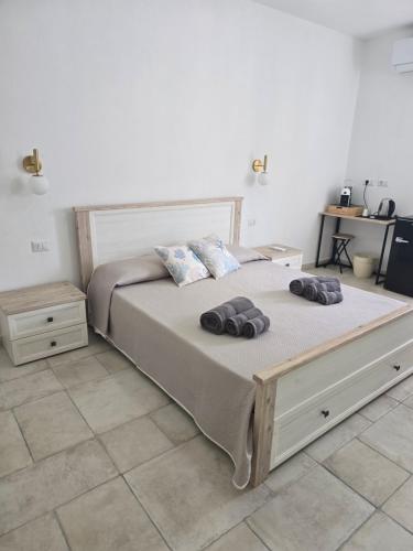 a bed with two towels on it in a bedroom at Claudia's House in Santa Teresa Gallura
