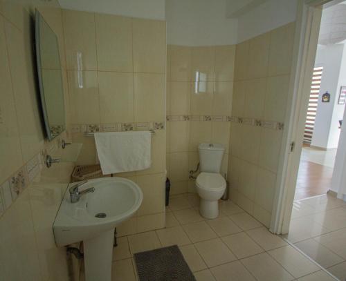 Un baño de Rix Palm Apartments