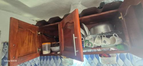 a cupboard with cups and dishes in it at Casa amoblada 2 habitaciones, aire acondicionado incluido in Mompos