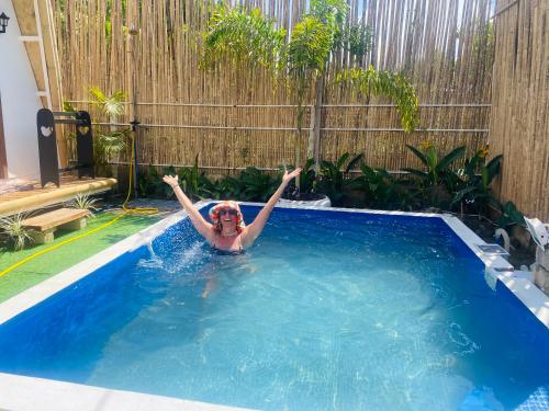Swimmingpoolen hos eller tæt på Happy Monkey Hostel