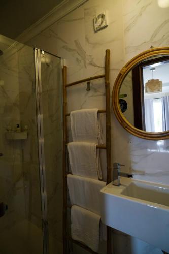 Ванная комната в Arrifana Destination Suites