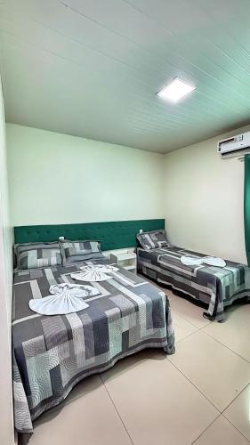 Postel nebo postele na pokoji v ubytování Santorini Hotel