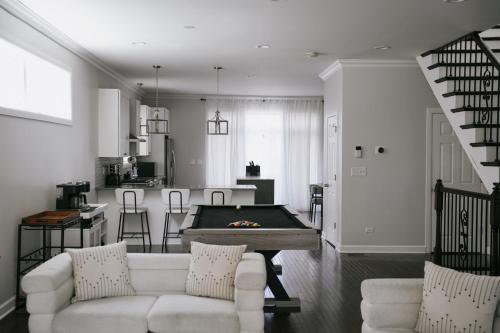 Χώρος καθιστικού στο Game Room, Firepit, Playground, Gym, Billiard