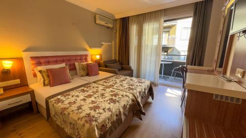 Postel nebo postele na pokoji v ubytování Bilkay Hotel