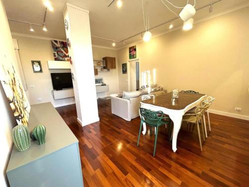Kuchyň nebo kuchyňský kout v ubytování Comfort&Relax Elegant Apartment private garage 'Dimora Telesforo'