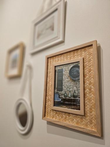 a picture of a clock in a frame on a wall at Le Loft de Genas - la Bastide, le Chalet, le Loft, le Mas, la Paillote in Genas