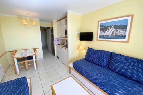 Apartment 2p with pool near the sea