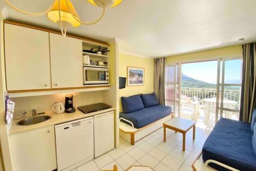 Apartment 2p with pool near the sea