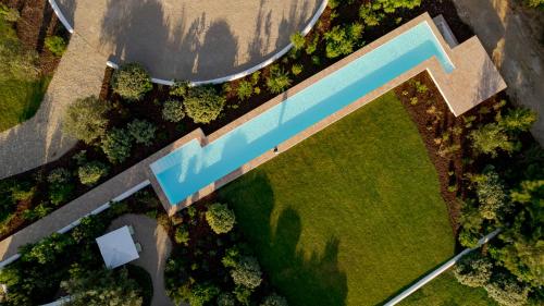 an overhead view of a fountain in a park at Casas da Quinta de Cima in Vila Nova De Cacela