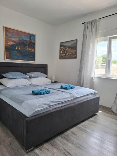 Postel nebo postele na pokoji v ubytování Holiday House DA & DO