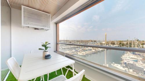 Magnifique appartement avec vue exceptionnelle sur le Port , dernier étage terrasse parking