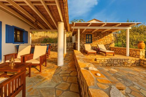 The Blue House Seaside Retreat - Fully equipped