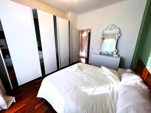 Postel nebo postele na pokoji v ubytování Comfort&Relax Elegant Apartment private garage 'Dimora Telesforo'